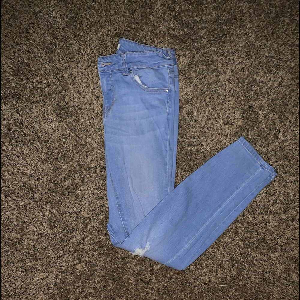 Light denim distressed jeans